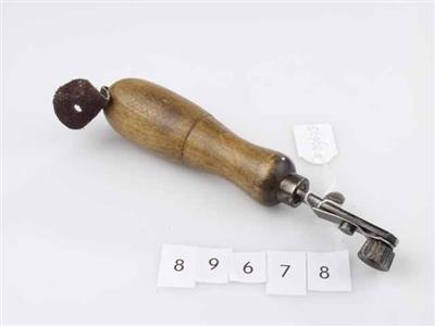 89678.jpg; 89678; gereedschap om ribbels in zoolranden te maken; roulette