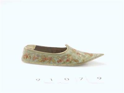 91079.jpg; 91079; Asbak in de vorm van een oosters muiltje; asbak