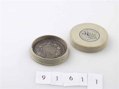 91611..jpg; 91611; Herdenkingspenning in orgineel doosje; penning