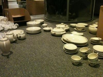 91996.jpg; 91996; Zeer uitgebreid servies met schoenenafbeeldingen uit de collectie van het Schoenenmuseum; servies