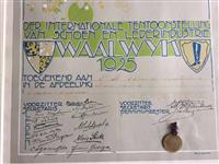 92159.1.jpg; 92159; Diploma plus gouden medaille, toegekend aan P.H. Vloemans voor de afdeling luxe schoenen tijdens de Internationale tentoonstelling van schoen en lederindustrie Waalwijk 1925; diploma