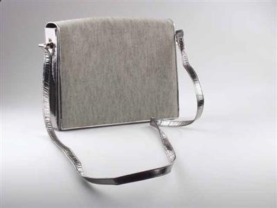 99223.jpg; 99223; Luxe tas, set met zilver grijze pumps invnr. 10023; avondtas