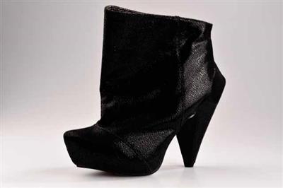 ae2985bf-50cb-4137-b98d-cc0ad3b8e929.jpg; 12379; Instaplaars met hoge hak; enkellaars