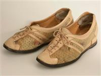 c777c452-0e42-49a2-8808-ffc2691a9c7b.jpg; 12525; veterschoen met ingebouwde sleehak en bijbehorende schoenendoos. ; rijgmolière