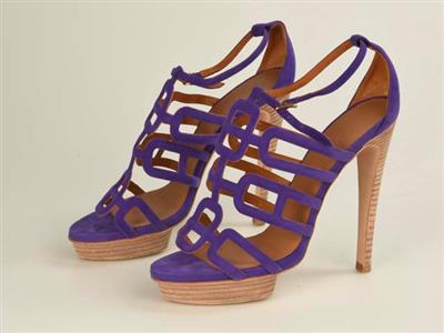 cac31b4c-1925-4b82-b2e2-d2a4acbef9ea.jpg; 12534; Opengewerkte sandaal met plateauzool en enkelbandsluiting; Sandaal