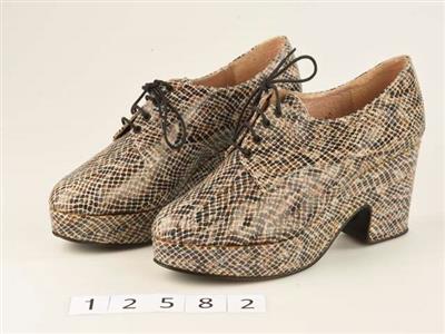 de40d7eb-56ba-47fb-b8b3-7b537f4408b0.jpg; 12582; Derbymolière met plateauzool; veterschoen