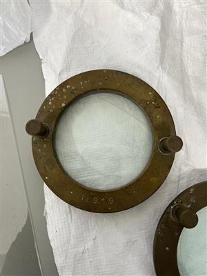 29844748-ad8c-4d75-97ff-92e254b27415.jpg; 2024.5.1; Faceplate from diving helmet; hat