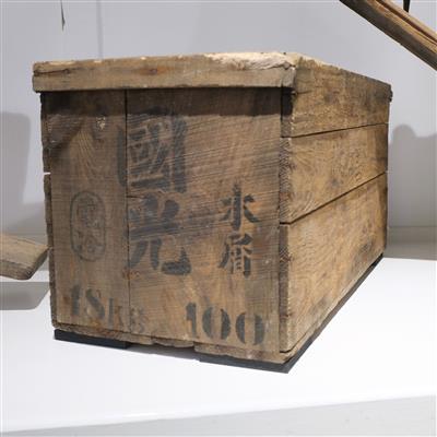 4d99017e-a56b-4d14-ba56-2e4ed8584d1a.jpg; 2024.6; Wooden crate; box