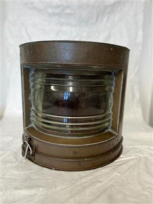 73ba13d1-4dec-4fa9-a7ef-7e463b51c427.jpg; 2024.4; Navigation light; light