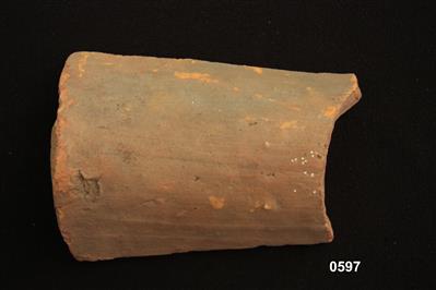 00000636.jpg; 0597; Romeinse dakpan (imbrex); dakpan