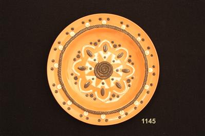 00001155.jpg; 1145; Bord met geometrische figuren; wandbord