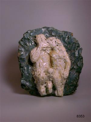 8353.jpg; 8353; Wandobject met twee figuren; wandsculptuur