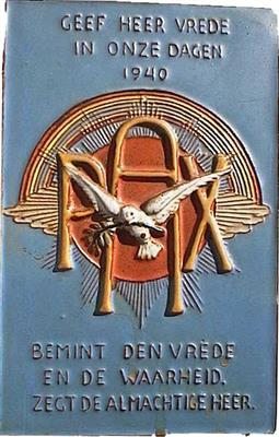 CE0864.jpg; CE0864; Tegel rond dreiging oorlog + tekst; tegel