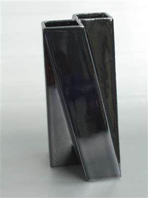 PD0567.jpg; PD0567; Vaas met twee openingen, zwart; vaas