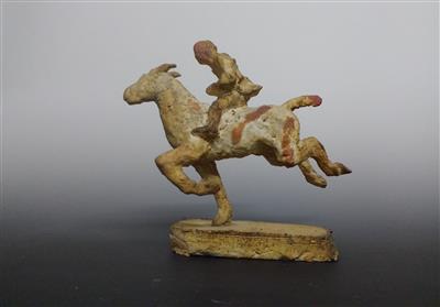 PV0173.jpg; PV0173; Galopperend paard met ruiter; sculptuur