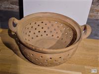 ad532288-445a-413d-a5e2-4448b354760e.jpg; 0190; Vergiet met twee oren; vergieten