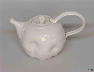 bba75994-440f-46f8-b7fd-5967e5c39cfb.jpg; 8721; Theepot 'Blanc de Chine'; theepot