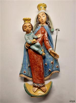 bcb3a86a-84c7-4a79-b622-9df63fd1209a.jpg; HT228; Wandsculptuur Maria met Kind; wandsculptuur