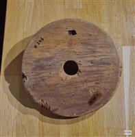 ed277d56-ba8d-45b6-86f4-7493a9d1540e.jpg; 0106; Karnton met houten deksel en stamper; karnton