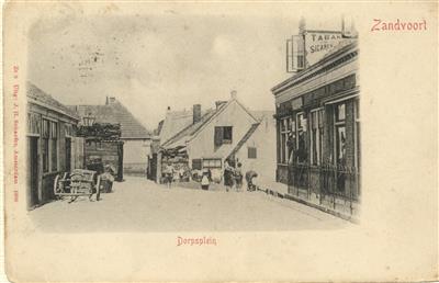 02528.jpg; 02528; Dorpsplein; ansichtkaart