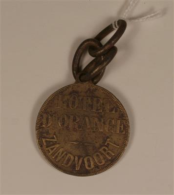 04829b.jpg; 04829; Sleutelhanger voor de sleutel van kamer 1 van Hotel D'Orange Zandvoort; sleutelhanger