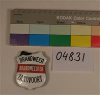 04831a.jpg; 04831; Brandmeester, Brandweer Zandvoort; embleem