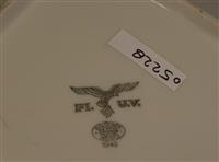 05228d.jpg; 05228; schaal van Duitse Luftwaffe 1940; aardewerk