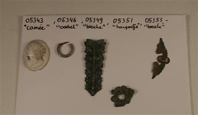 05353.jpg; 05353; Broche met vleugels; sieraad