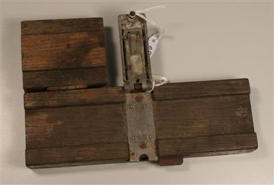 05468b.jpg; 05468; Klebepresse; Fotografie
