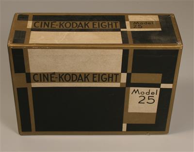 05484b.jpg; 05484; Lege doos van Ciné-Kodak Eight, Model 25; doos