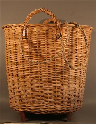 06577.jpg; 06577; Rieten mand op pootjes; mand