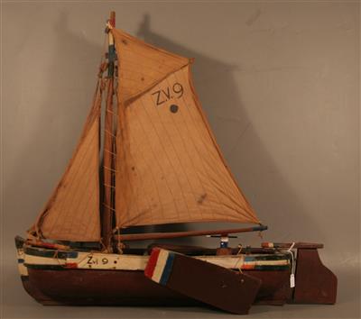 06637.jpg; 06637; Bomschuit model van hout; schaalmodel