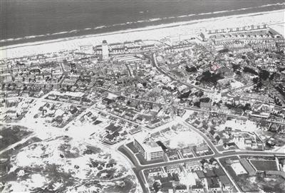 132759.jpg; 132759; Luchtfoto van het dorp na WO II; luchtfoto