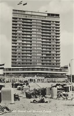 132809.jpg; 132809; Zandvoort, Strand met Bouwes Palace; ansichtkaart