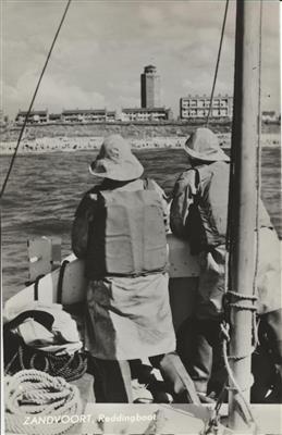 132813.jpg; 132813; Zandvoort, Boulevard Paulus Loot gezien vanaf de reddingsboot; ansichtkaart