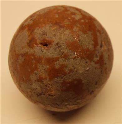 132828.jpg; 132828; stenen kogel, rond natuursteen; Kogel