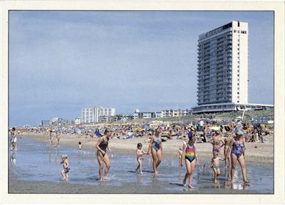 260a35a5-e830-40d4-a841-b04b72d101c4.jpg; 61510; Strandleven t.h.v. Palace Hotel; ansichtkaart