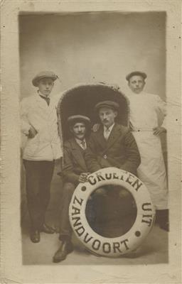 7dfb9a52-499a-4a3b-8fdb-f0191d381154.jpg; 21733; opname 4 mannen in de fotostudio brauckman; foto