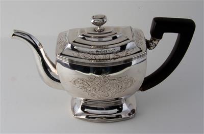 10013-03-4.jpg; 10013.01; Theepot met gravering in Biedemeierstijl; theepot