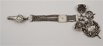 11065.1=5-01.jpg; 11065; Zilveren chatelaine; chatelaine