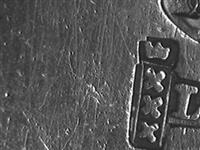 11521_A.bmp; 11521; Zilveren miniatuur man met een valk op een stok; miniatuurfiguur