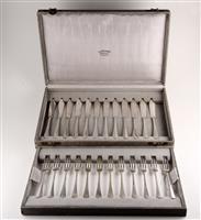 14772-00-02jpg.jpg; 14772.01=25; Zilveren hors-d'oeuvrecouverts in doos; hors-d'oeuvrecouvert