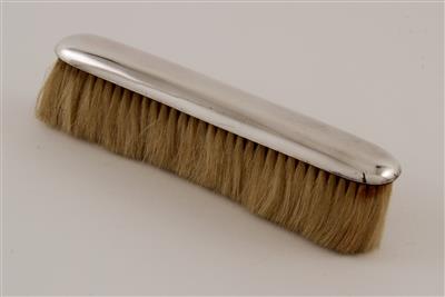 14922.17-01.jpg; 14922.17; Reisnecessaire J.M.van Kempen & zonen Hofjuweliers; kledingborstel