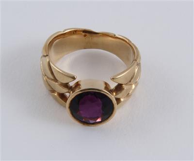 15003.1-01.jpg; 15003; Gouden ring met amethyst; ring